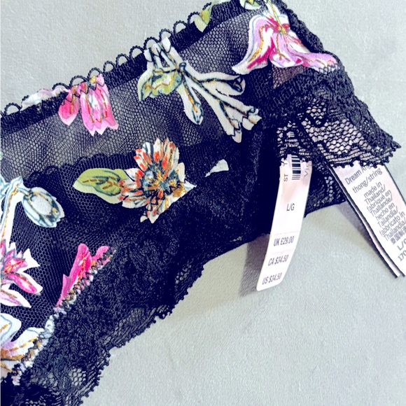 Victoria's Secret Dream Angels Black Floral
Lace Corset Top & Matching thongs. - Picture 7 of 14